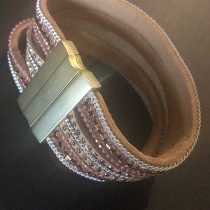 Bracelet with shiny crystals